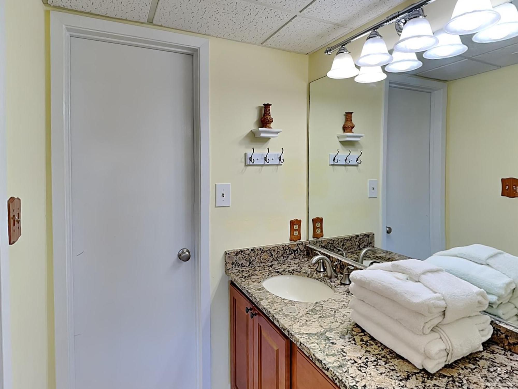 Edgewater 2607 Apartment